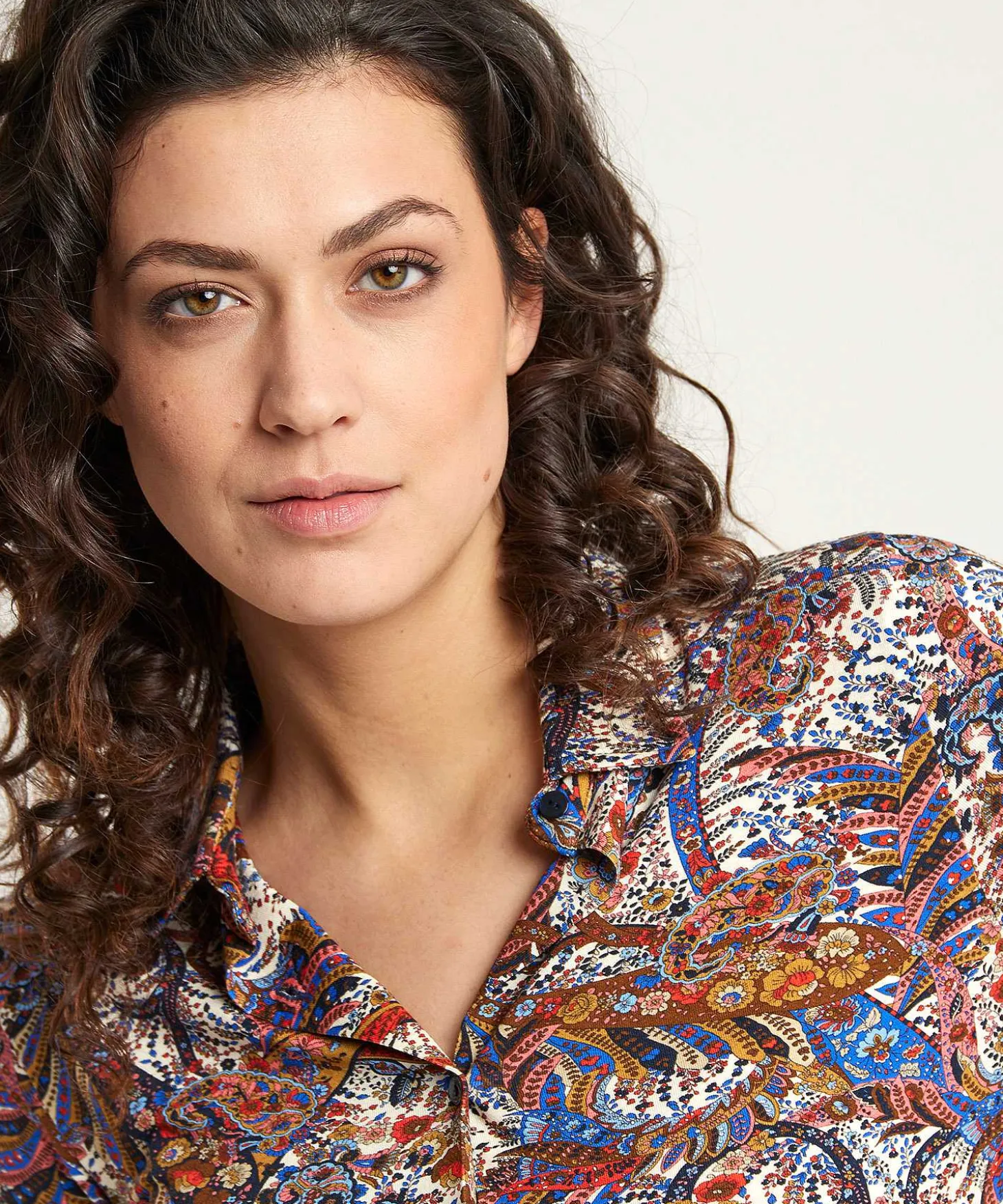 Blusa De Punto * Con Estampado De Cachemira