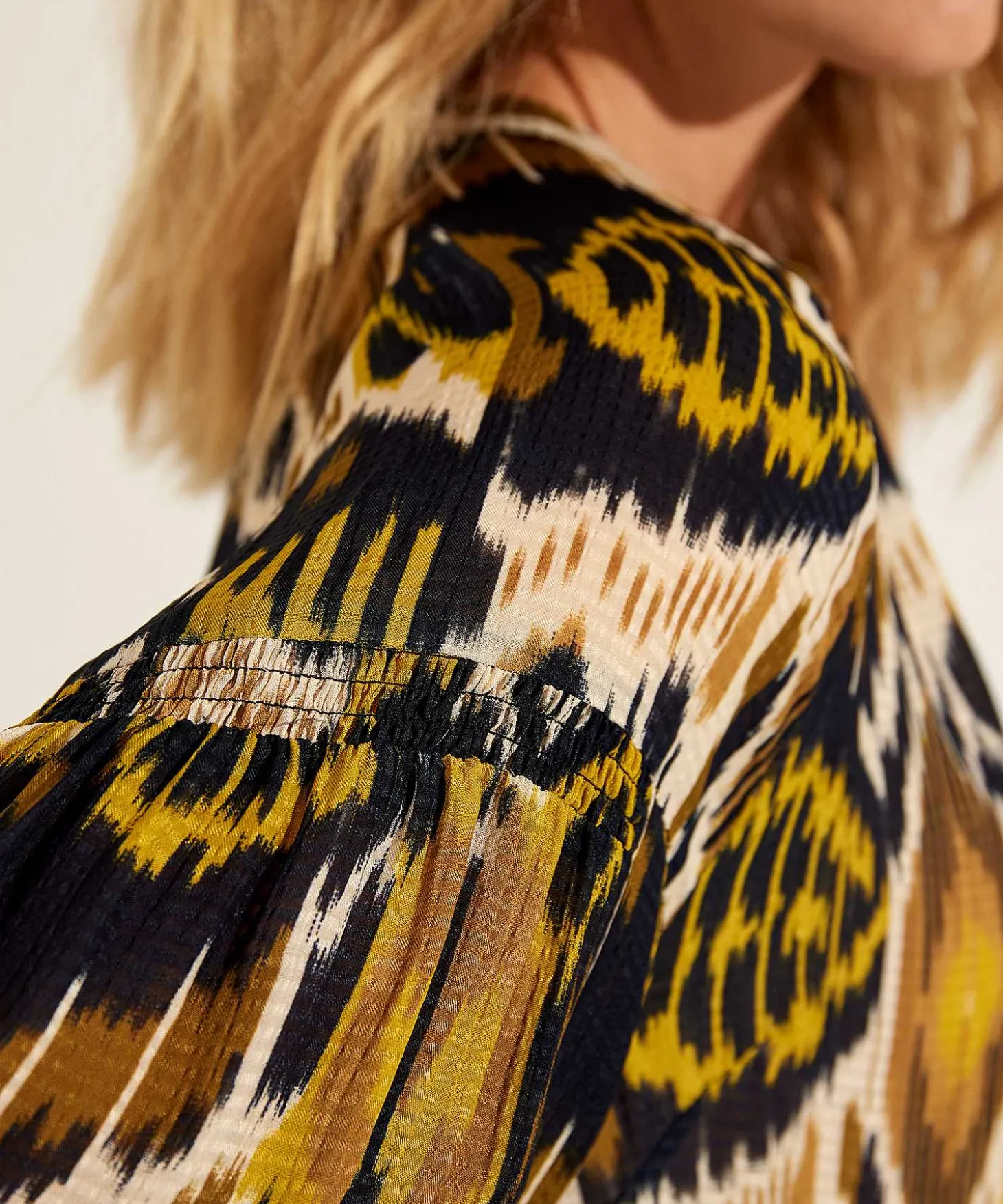 Blusa Kyra Estampado Ikat Vaiana