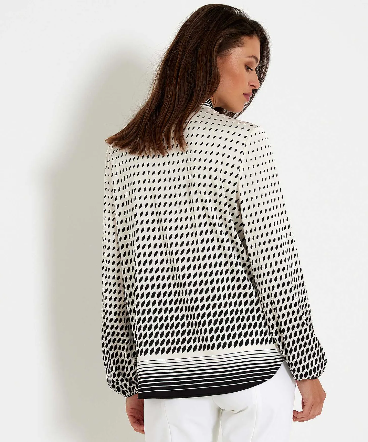 Blusa Sedosa De Marc Cain Con Estampado De Lazo