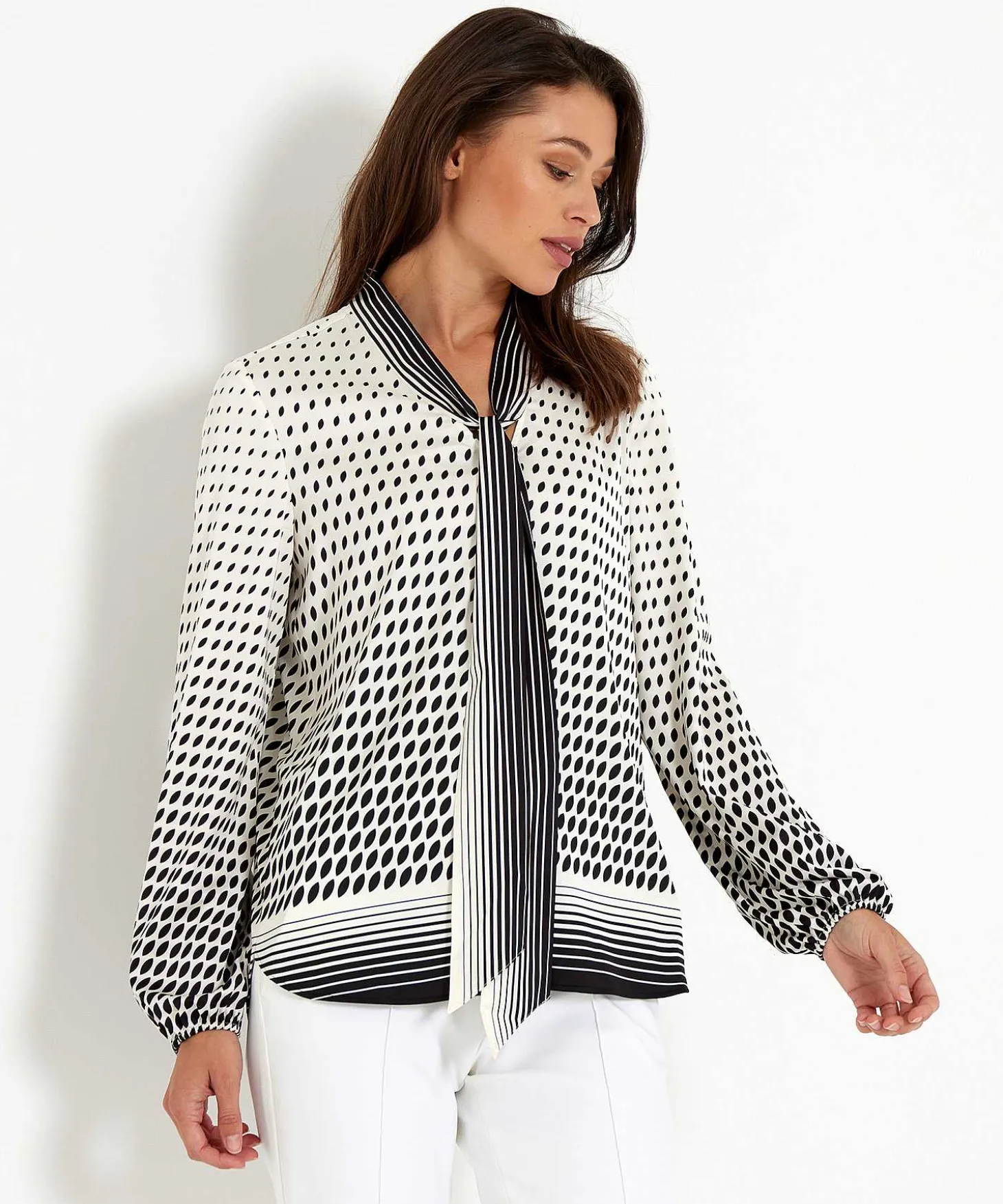 Blusa Sedosa De Marc Cain Con Estampado De Lazo