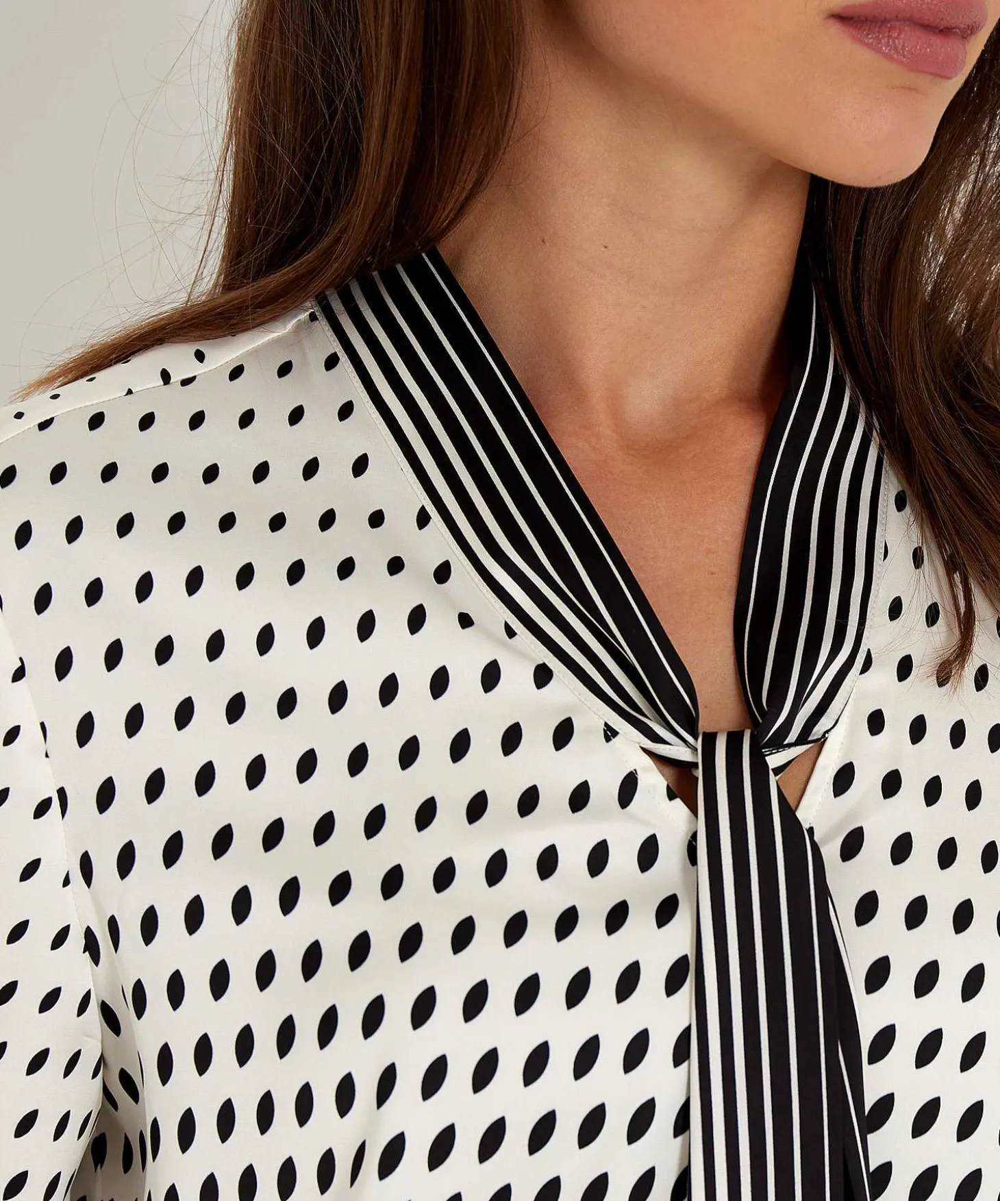 Blusa Sedosa De Marc Cain Con Estampado De Lazo