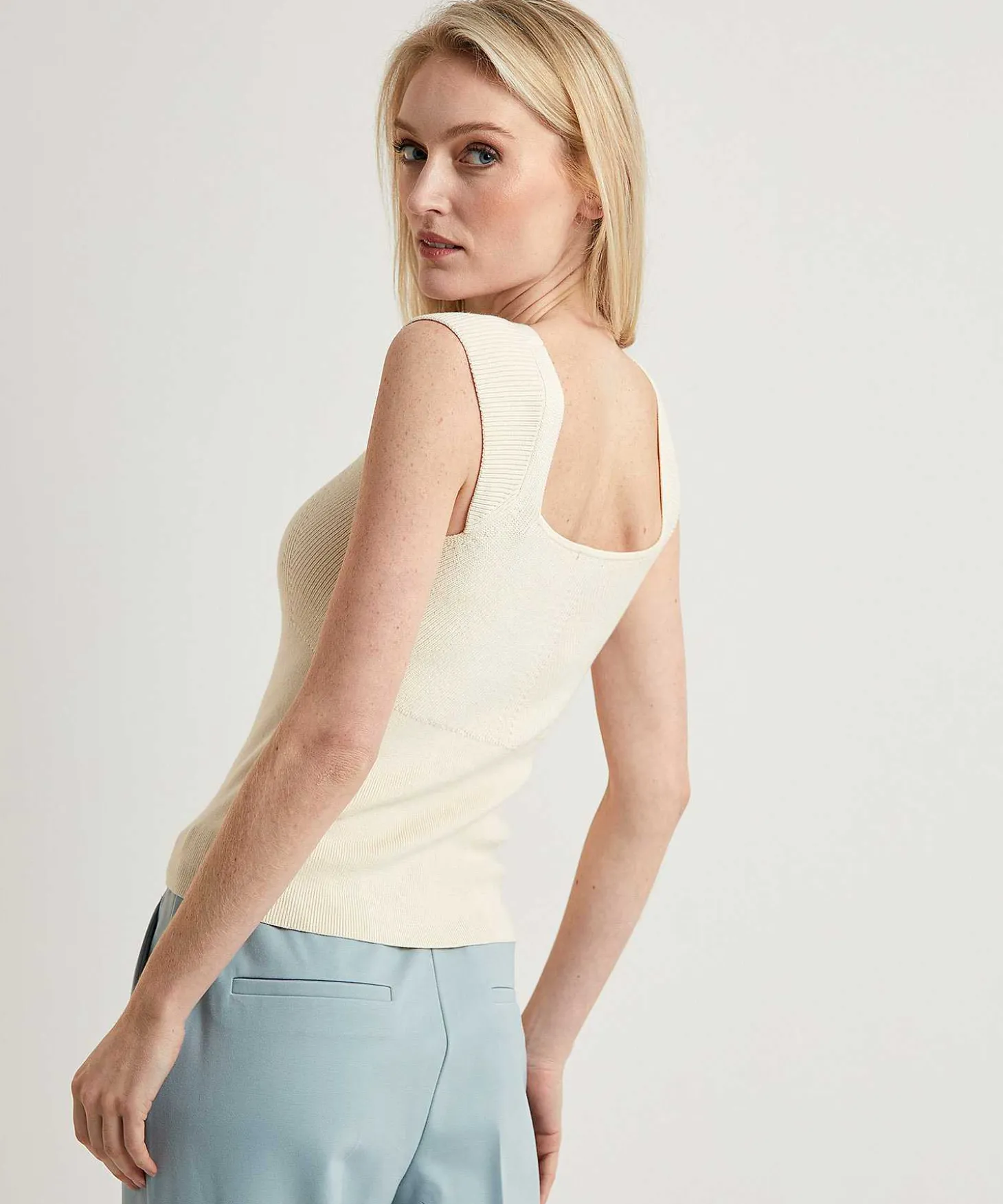 Caroline Biss Sueter Manga Casquillo