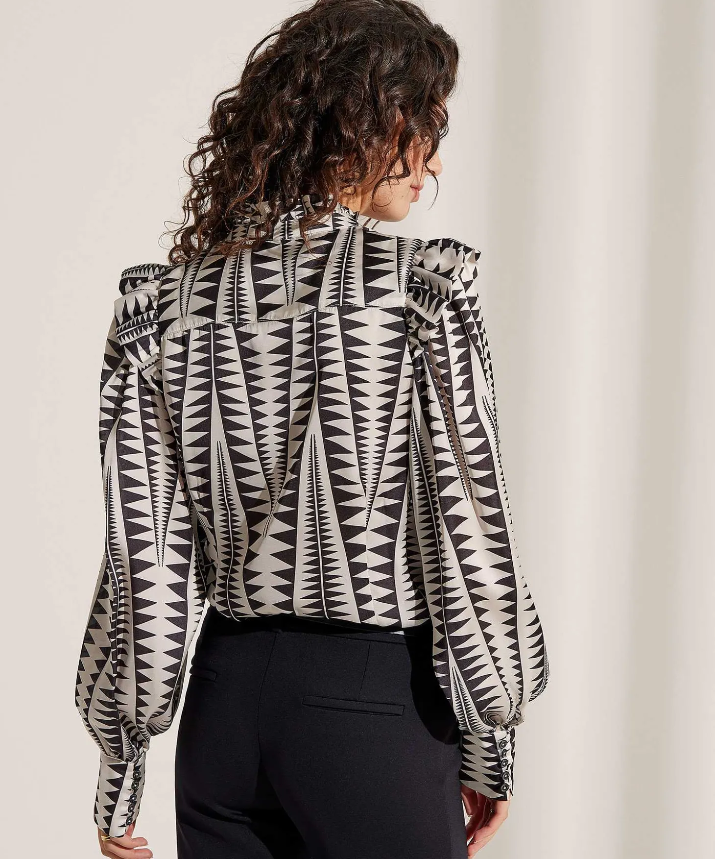 Jane Lushka Blusa Sedosa Con Estampado Grafico Kim
