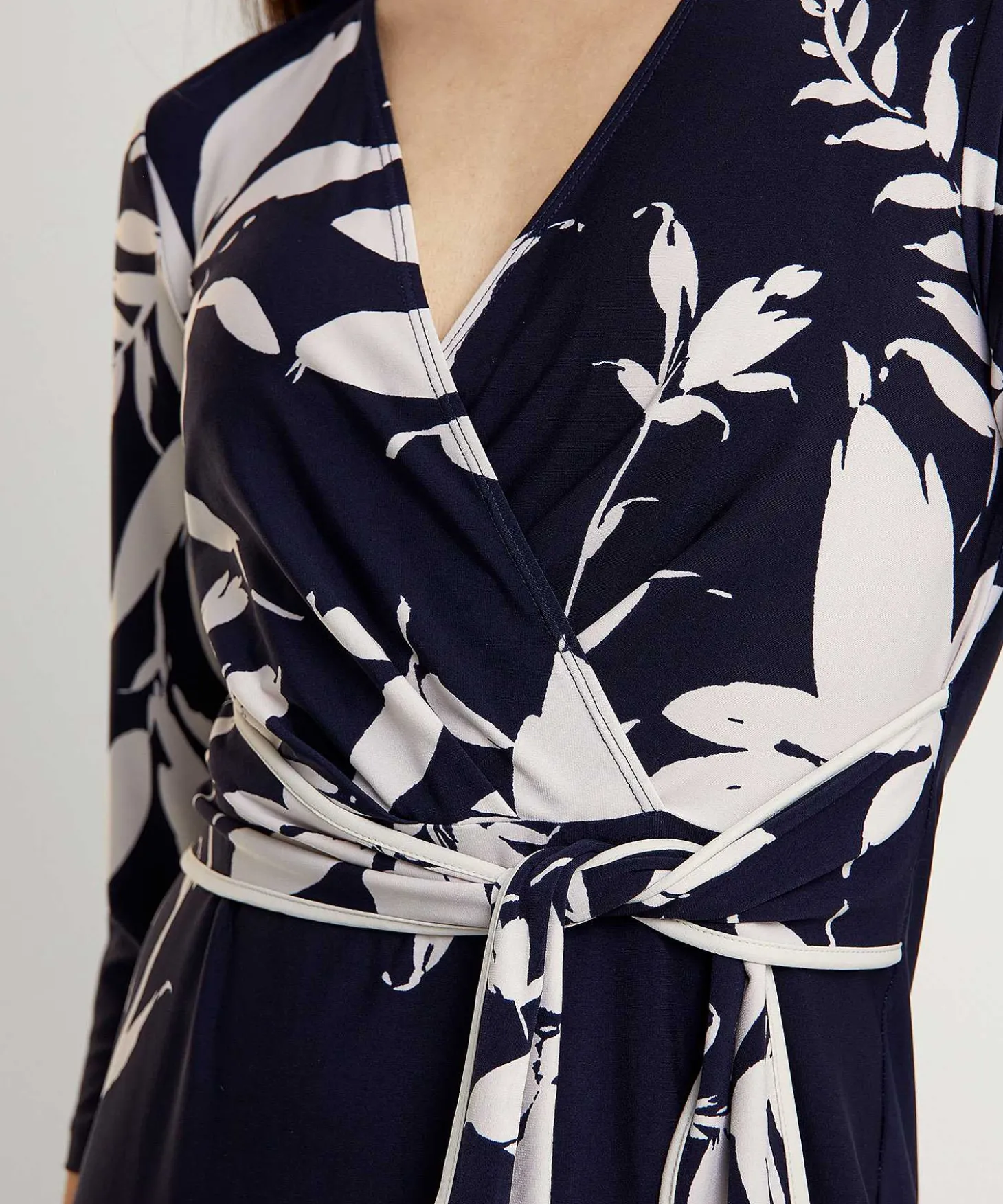 Joseph Ribkoff Vestido Cruzado Flor