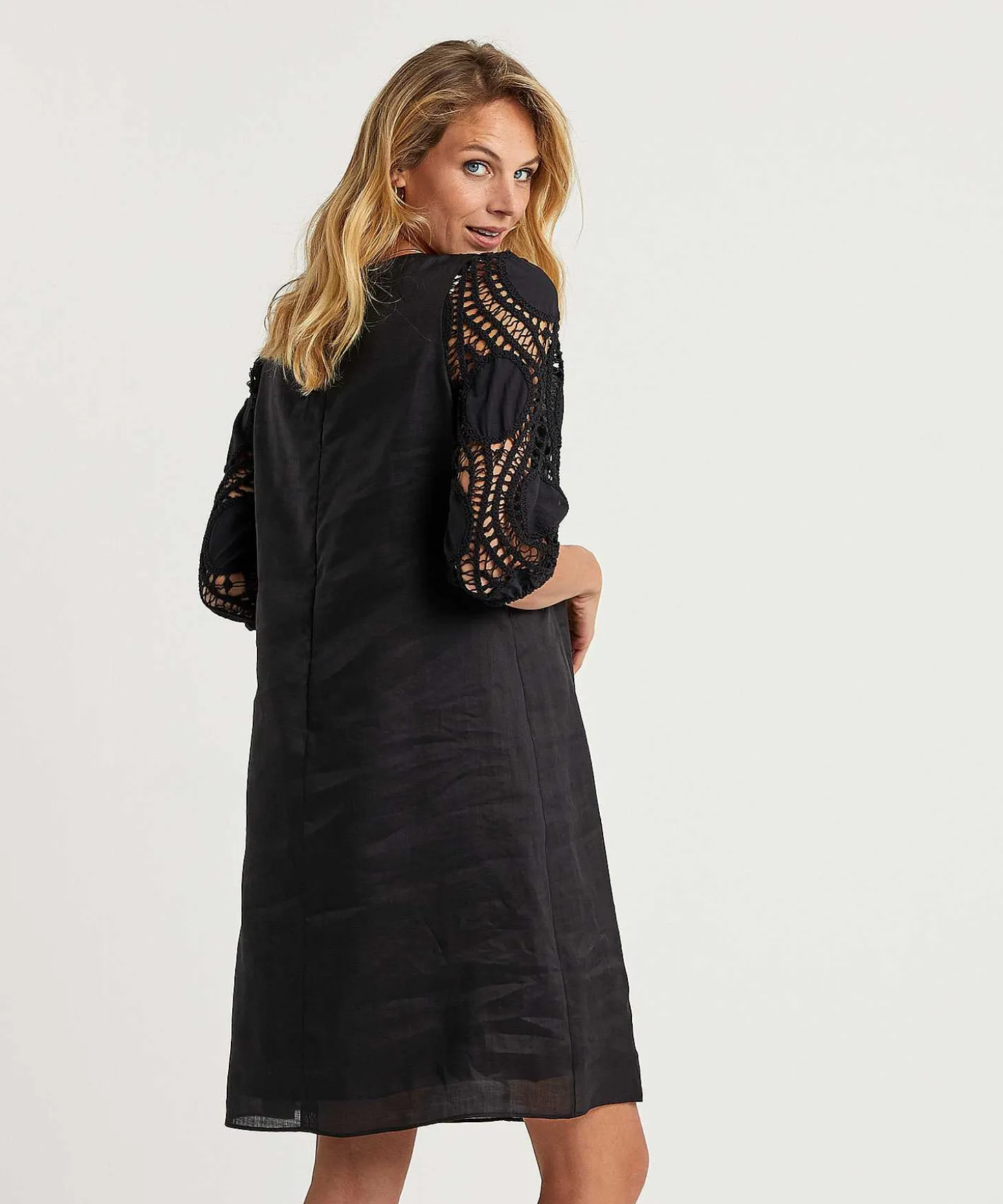 Luisa Cerano Vestido Ramio Manga Crochet