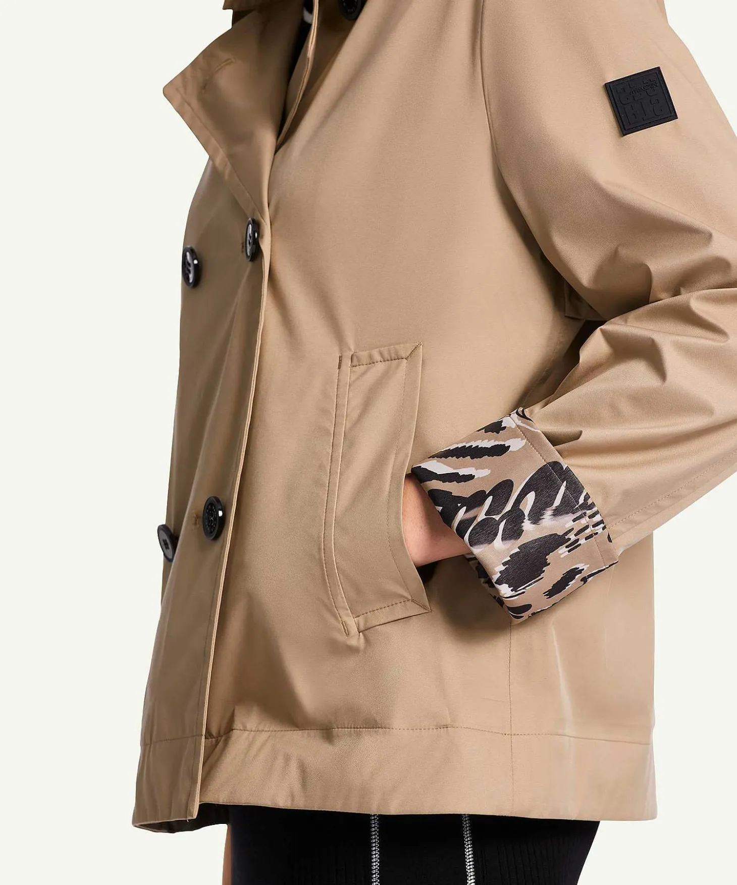 Marc Cain Chaqueta Corta Deportiva Cruzada Con Gorro De Pescador