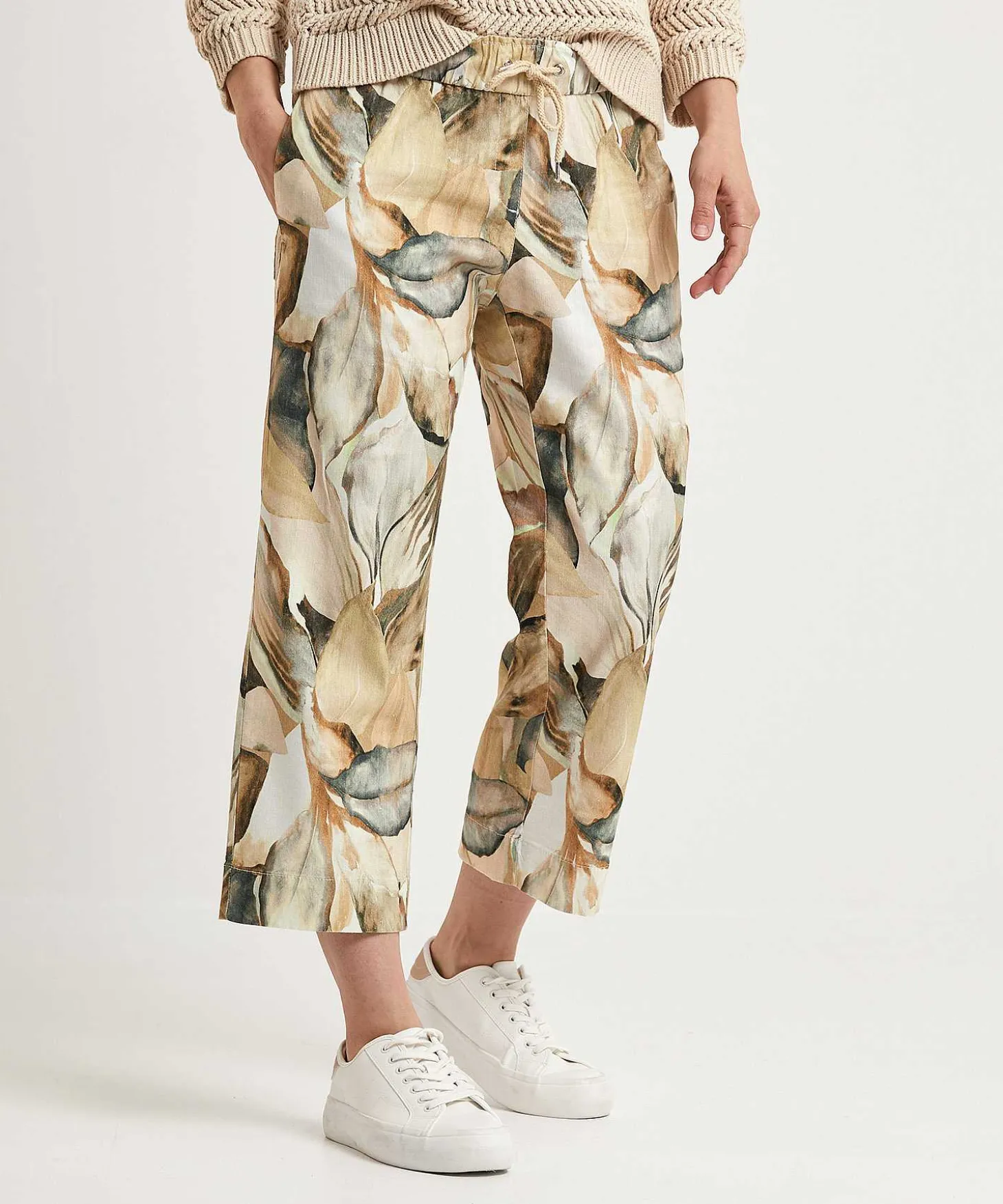 Pantalones Toni Capri Pierna Ancha Pia Con Estampado De Hojas