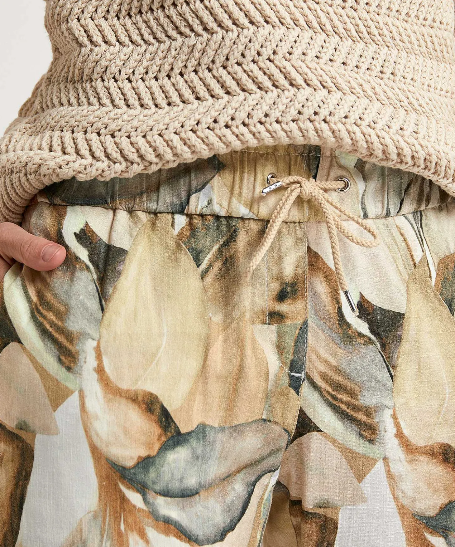 Pantalones Toni Capri Pierna Ancha Pia Con Estampado De Hojas