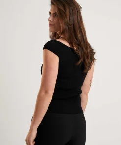 Top Con Hombros Descubiertos Y Botones De Caroline Biss