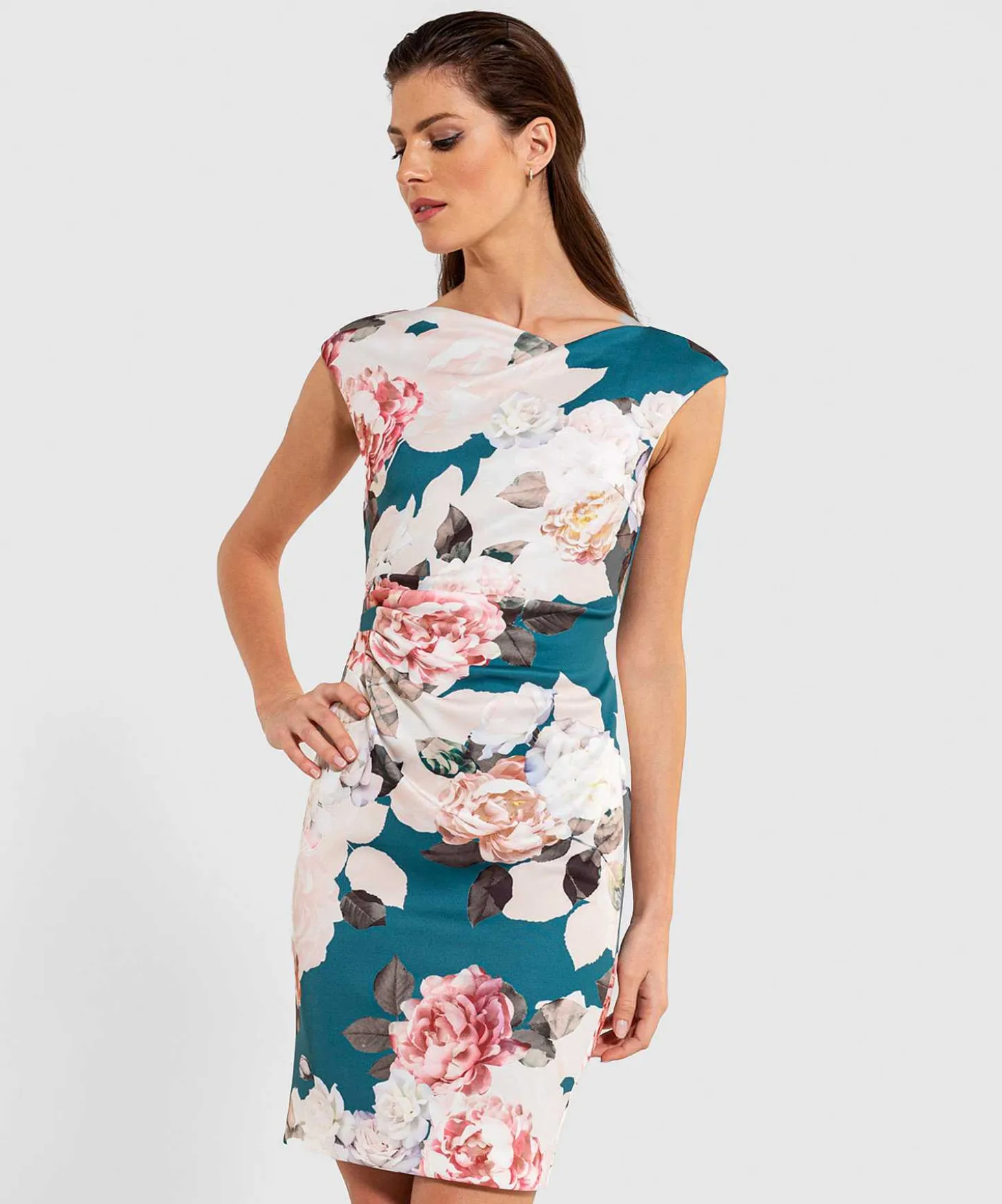 Vestido Con Vuelo Y Estampado De Rosas