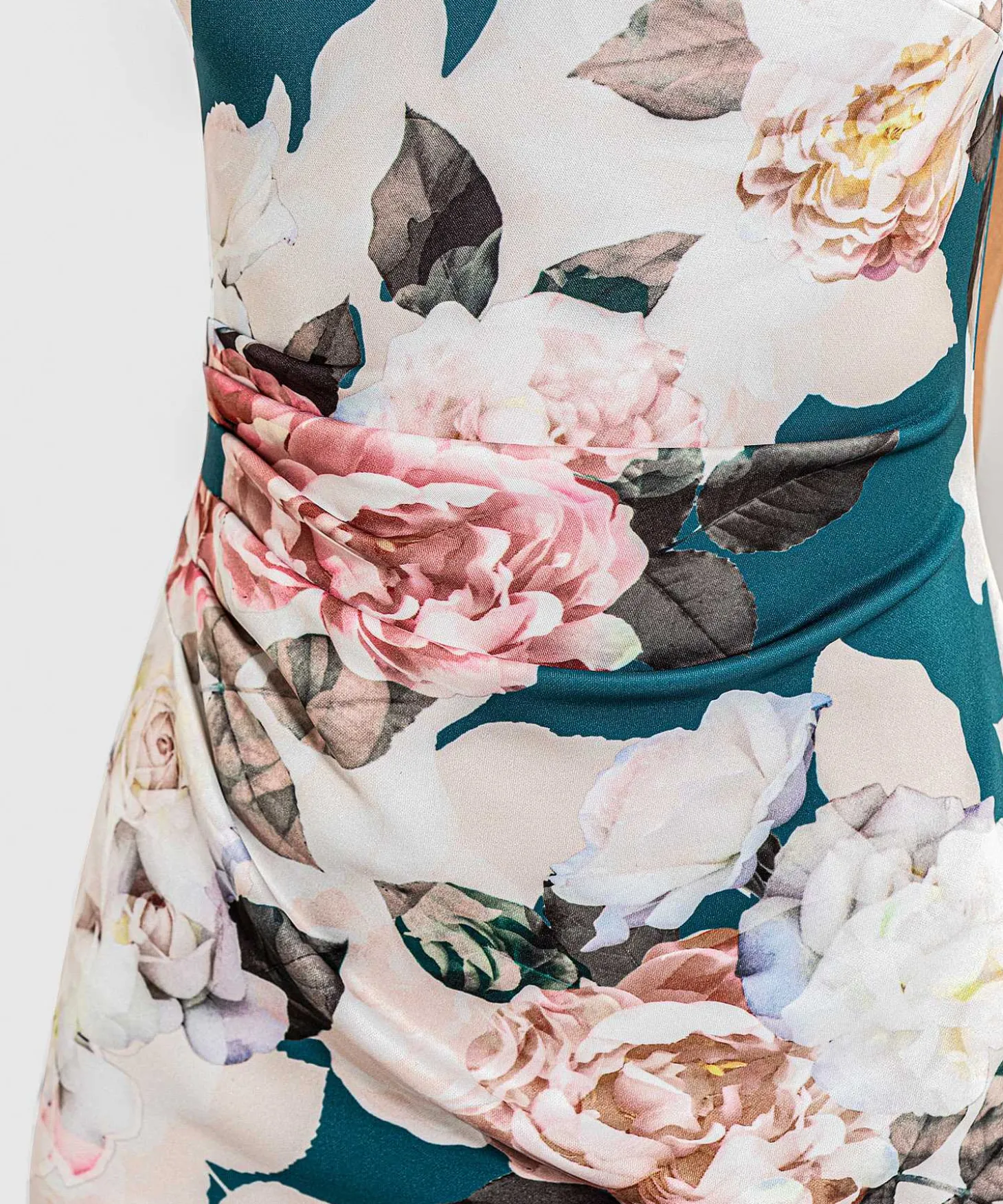 Vestido Con Vuelo Y Estampado De Rosas