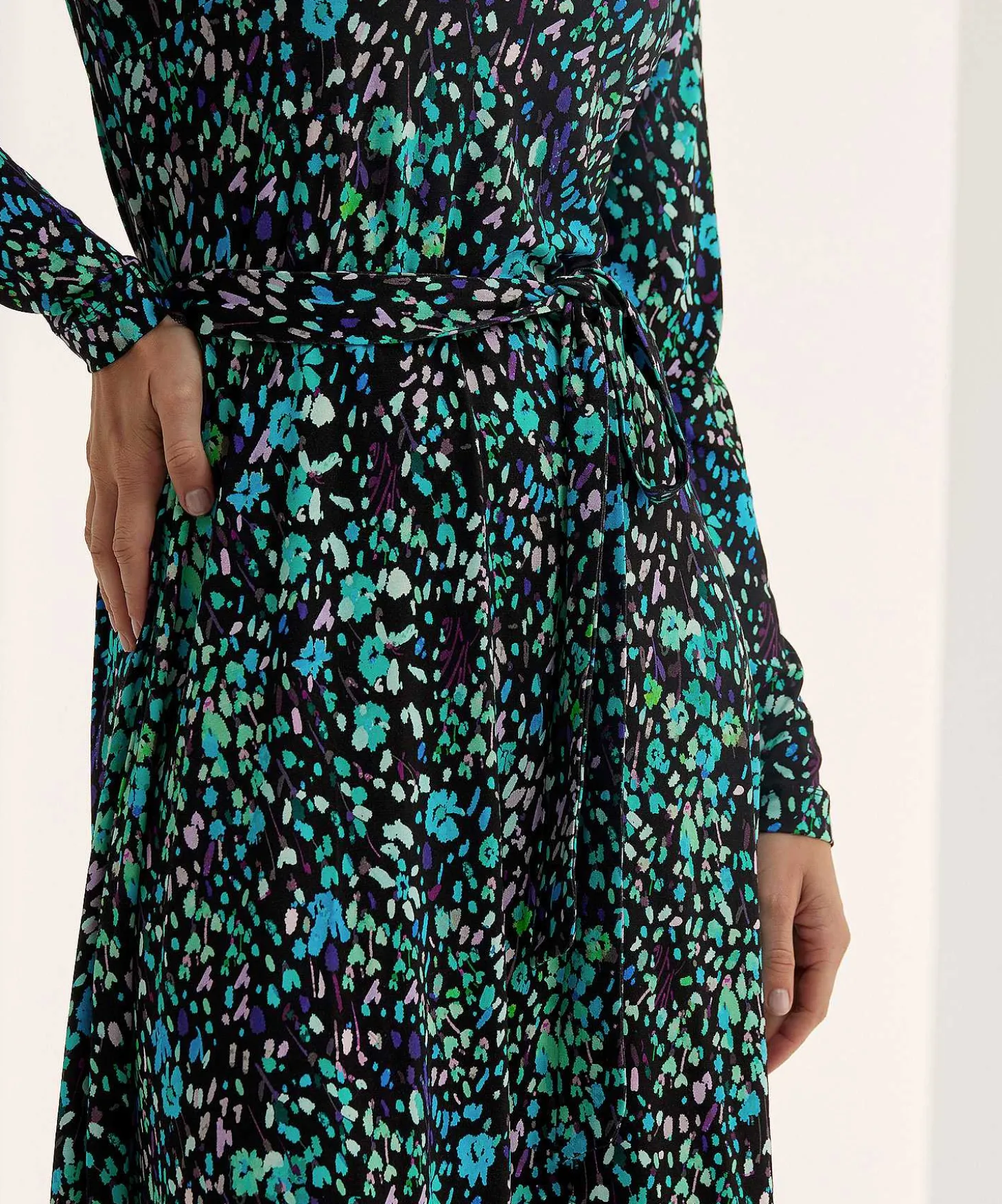 Vestido Kyra Con Cinturon Estampado De Flores Jasmine
