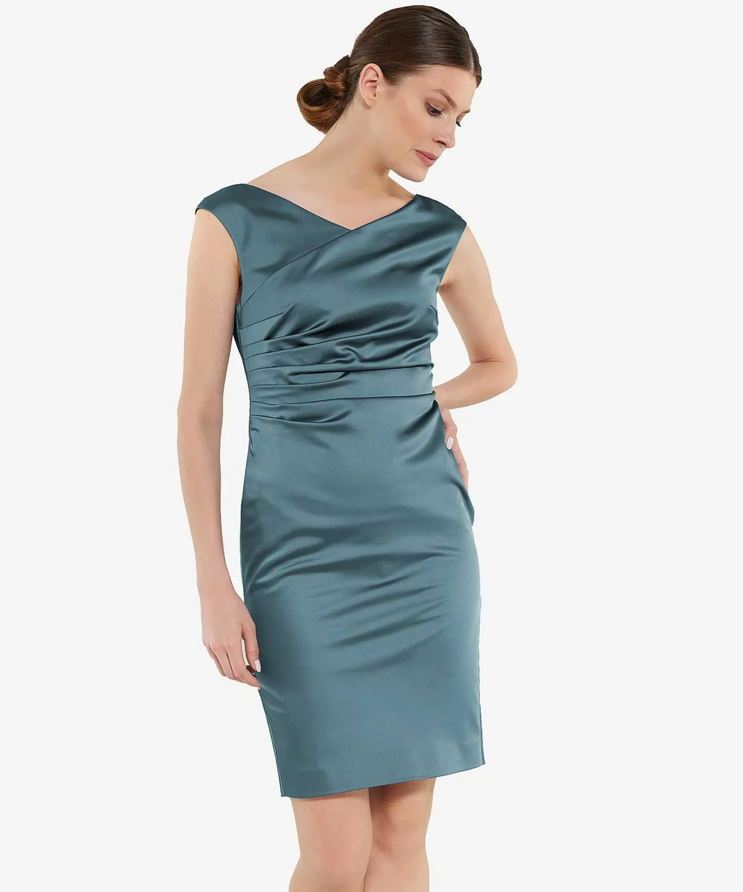 Vestido Sin Mangas Con Vuelo Plisado