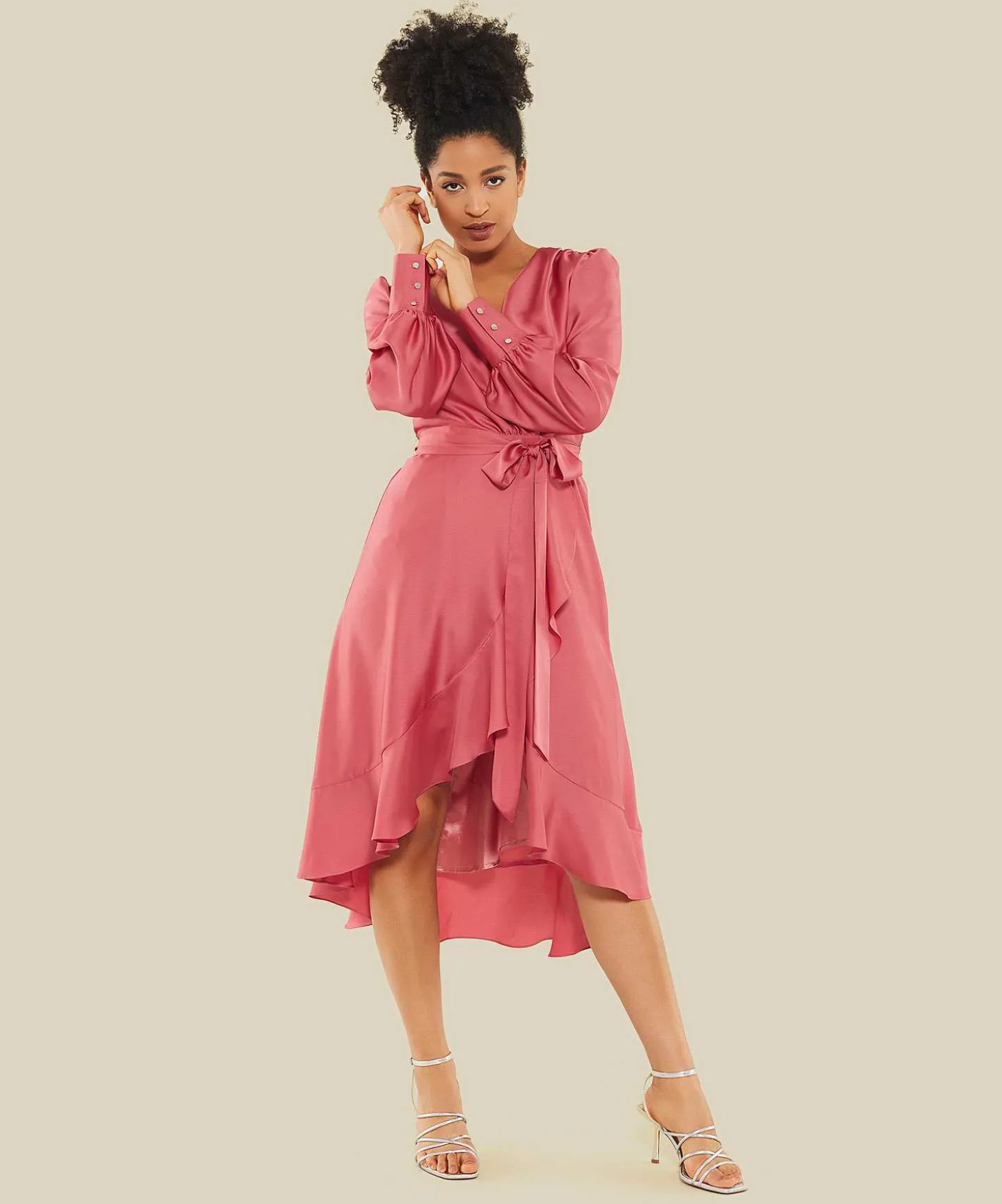Vestido Swing Sedoso Volant