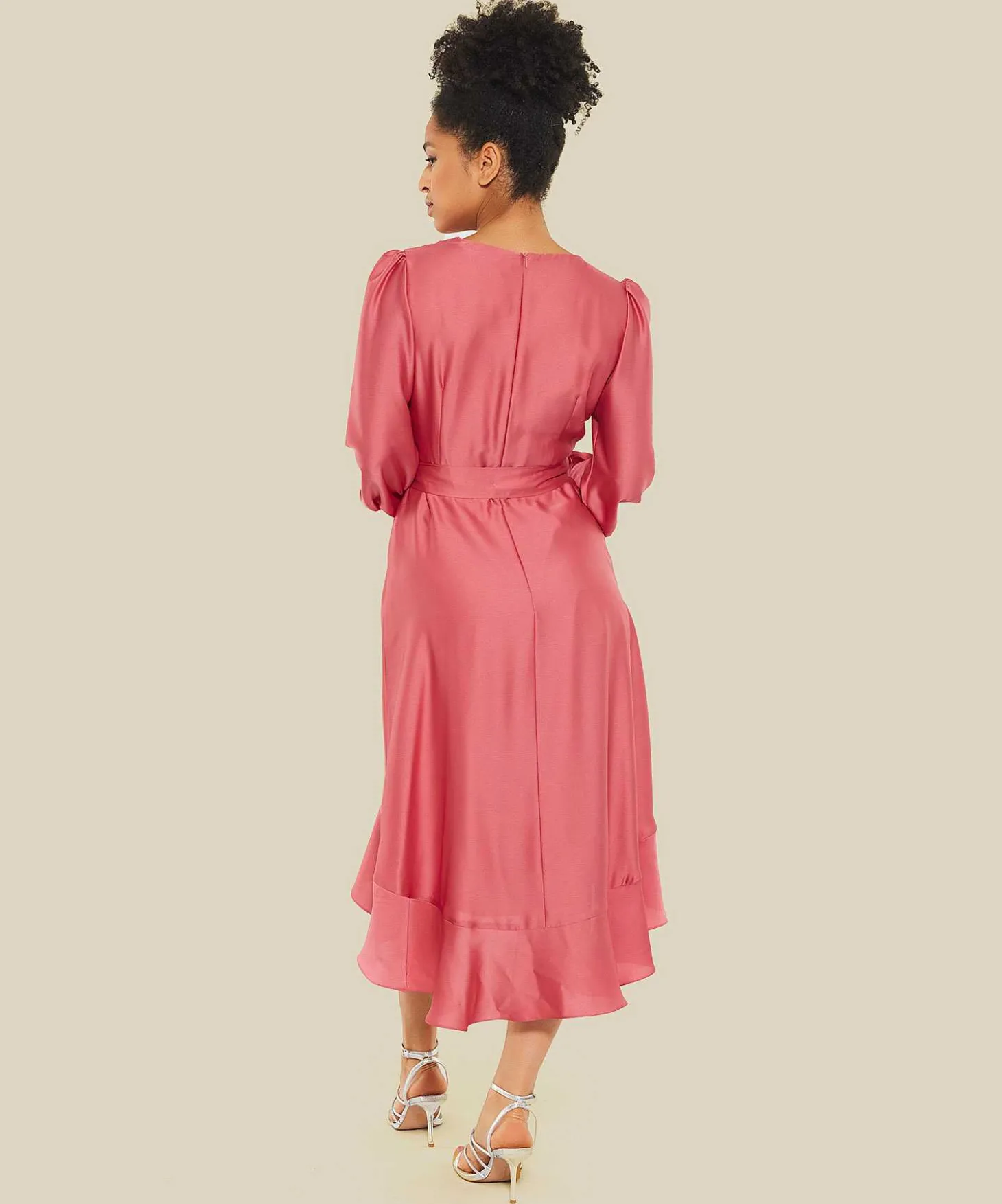 Vestido Swing Sedoso Volant